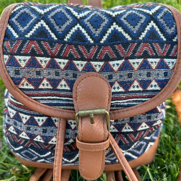 Small woven carrying bag - Picture 4 of 8